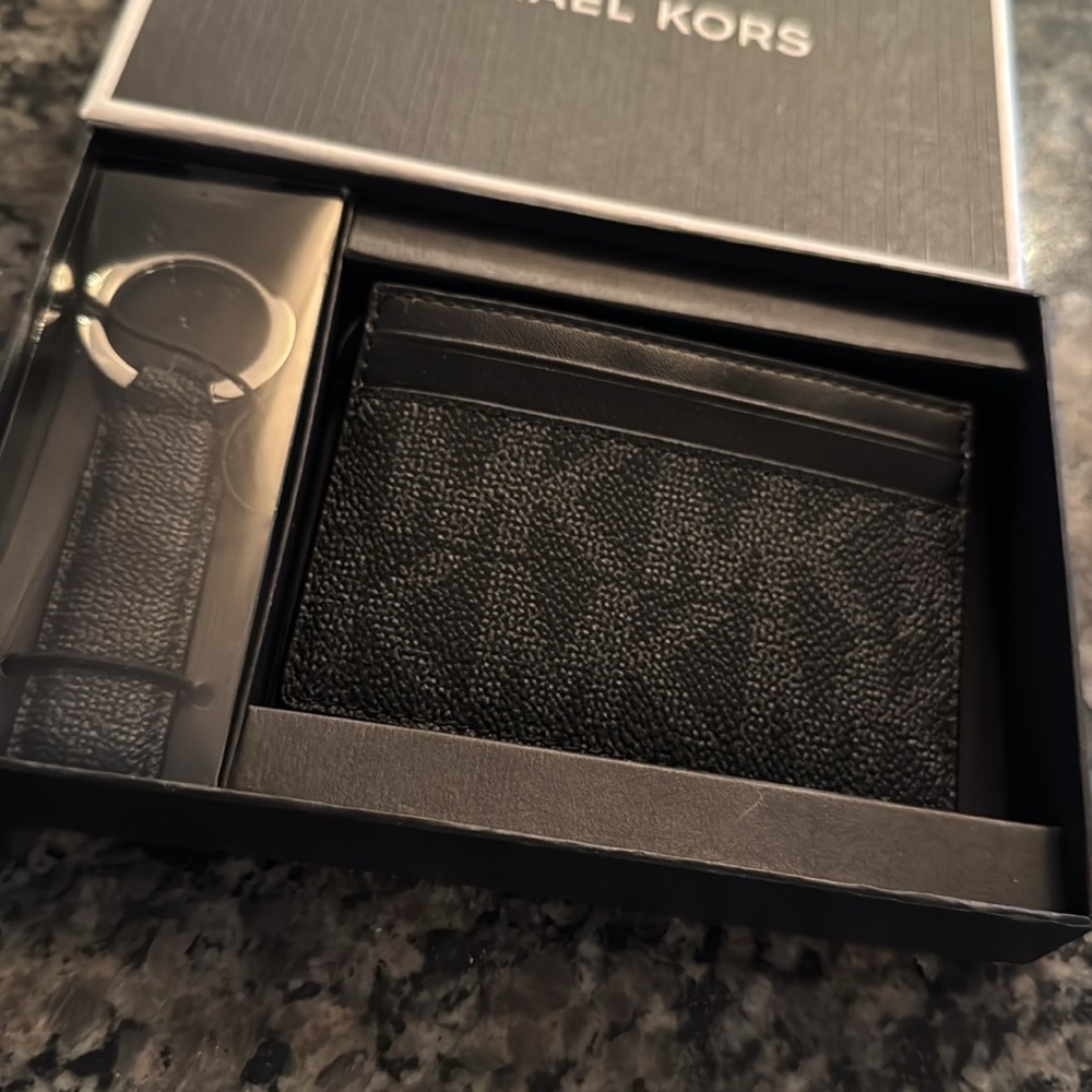 Michael Kors keychain and card holder NWT - Picture 2 of 6